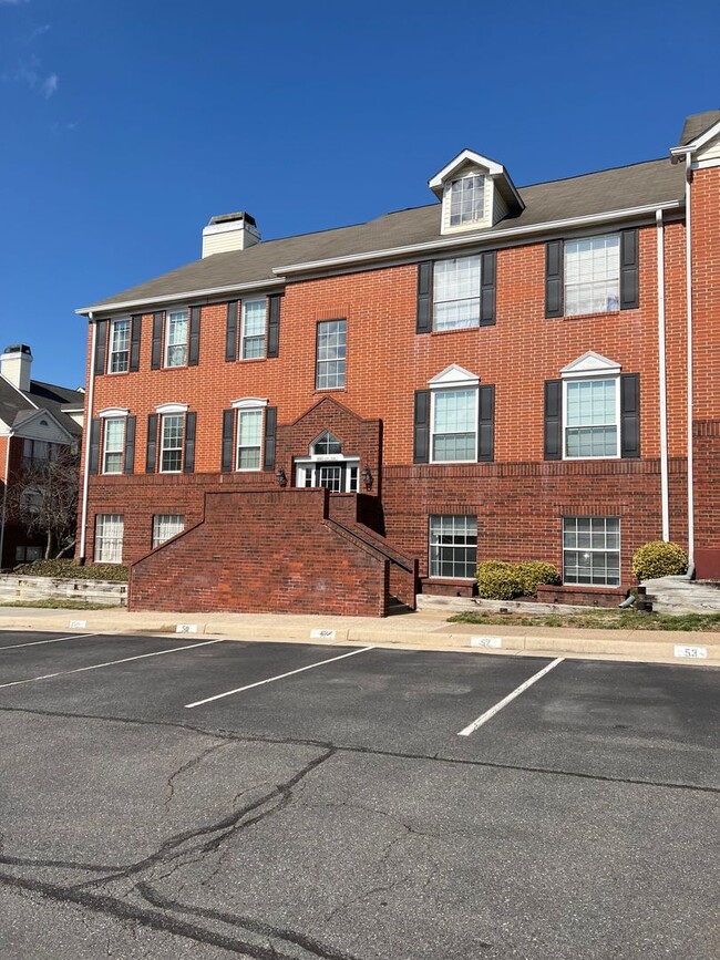 Building Photo - 668 Gateway Dr SE