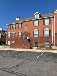 Building Photo - 668 Gateway Dr SE