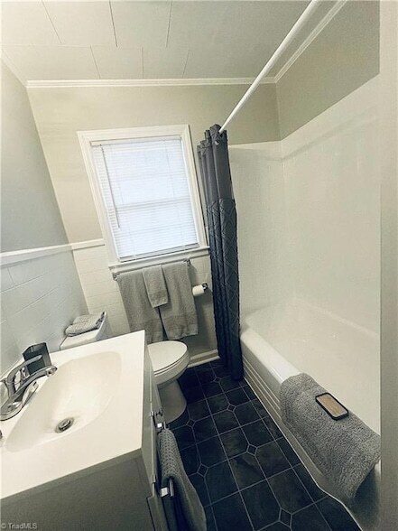 Building Photo - 918 Harris St