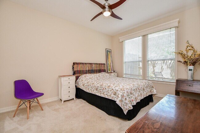 Building Photo - Furnished Montrose rental close to everyth...