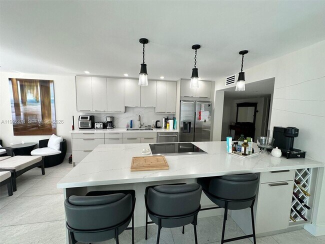 Building Photo - 2751 S Ocean Dr