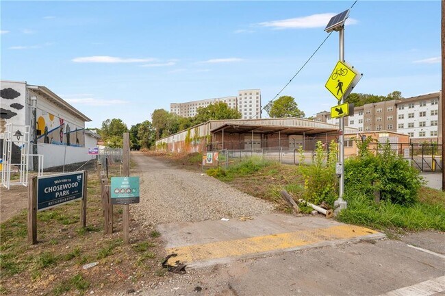 Building Photo - 931 Fern Ave SE