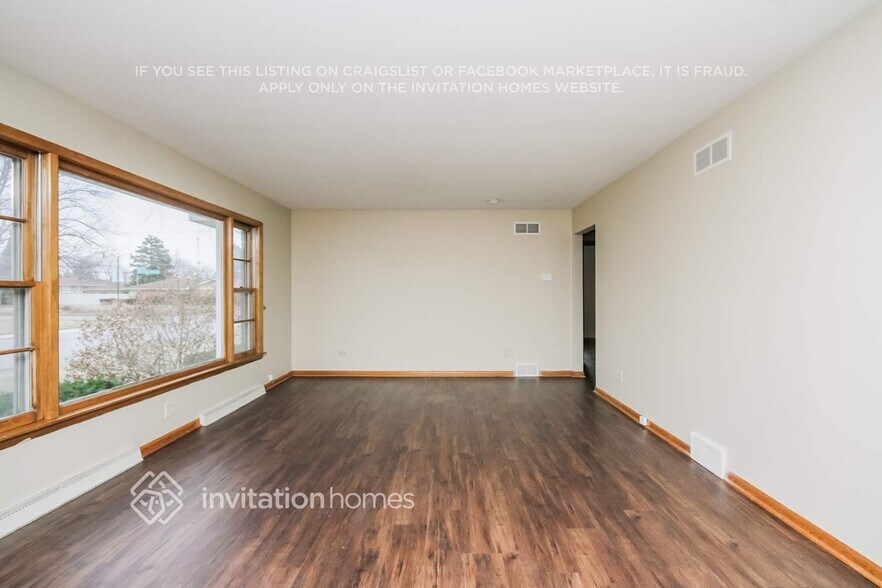 Building Photo - 787 E 163rd Pl