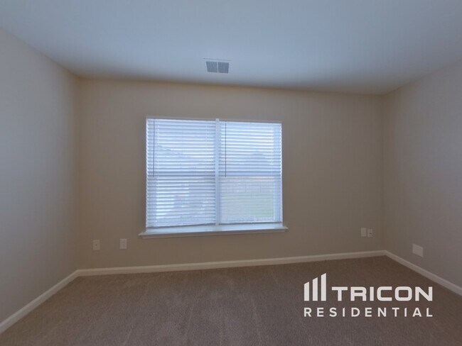 Building Photo - 379 Charter Oak Ct