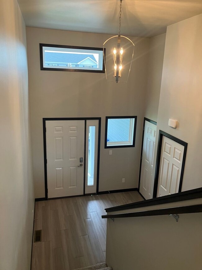 Building Photo - 4 Bed 3 Bath Single Family Home