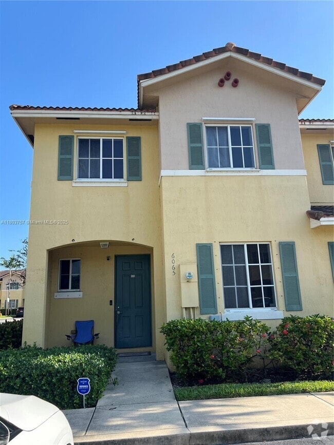 Building Photo - 6065 SW 19th Ct