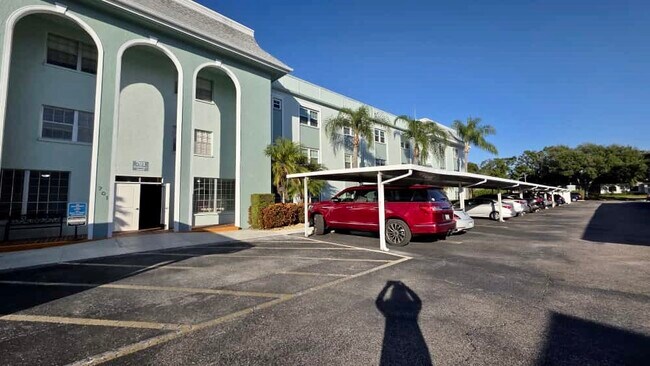 Building Photo - 701 Poinsettia Rd