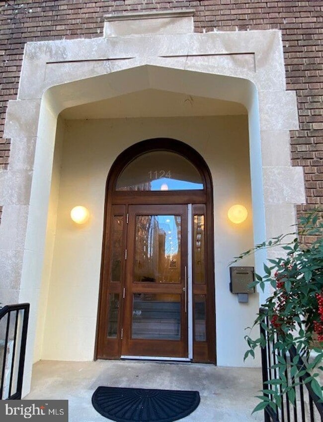 Building Photo - 1124 10th St NW