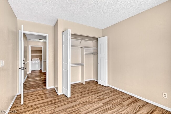 Building Photo - 933 Derringer Ln