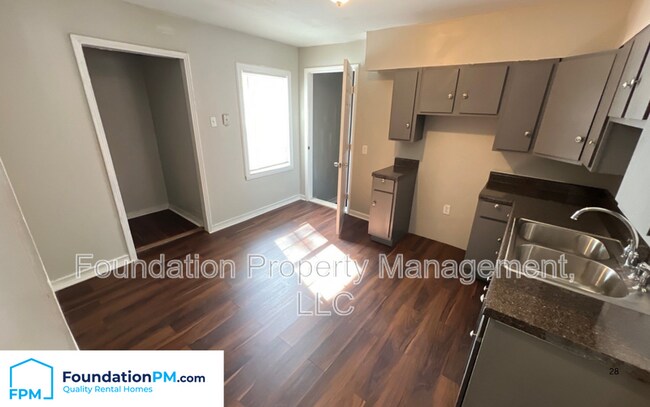 Building Photo - 2303 Longstreet Dr