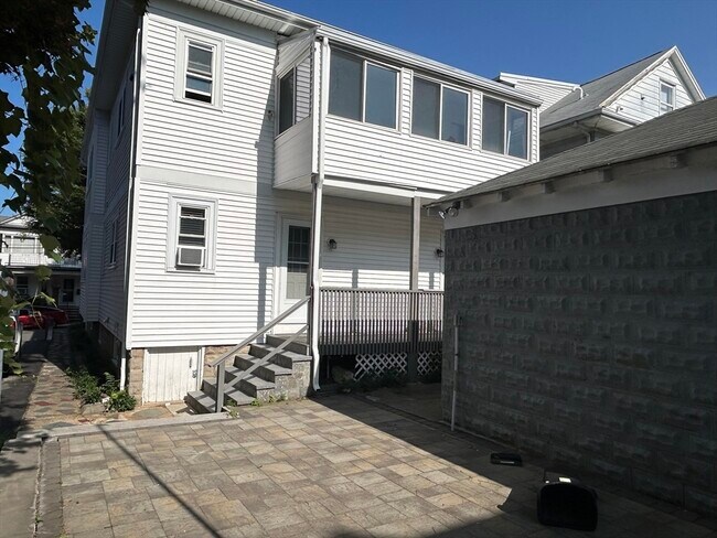 Building Photo - 104 W Quincy St