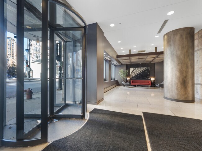 Building Photo - 600 N Kingsbury St