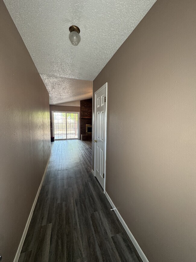 Building Photo - 2004 Sunset St