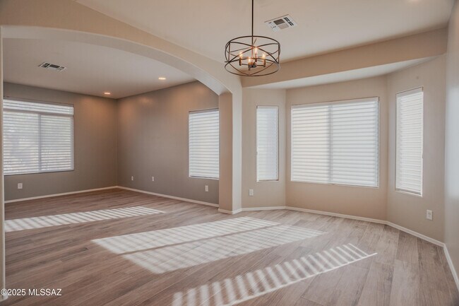 Building Photo - 6161 N Placita San Agustin