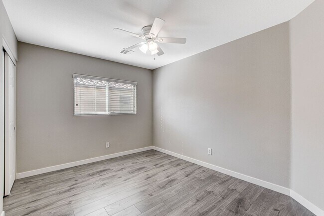 Building Photo - Spacious 3 bedroom home with large yard in...