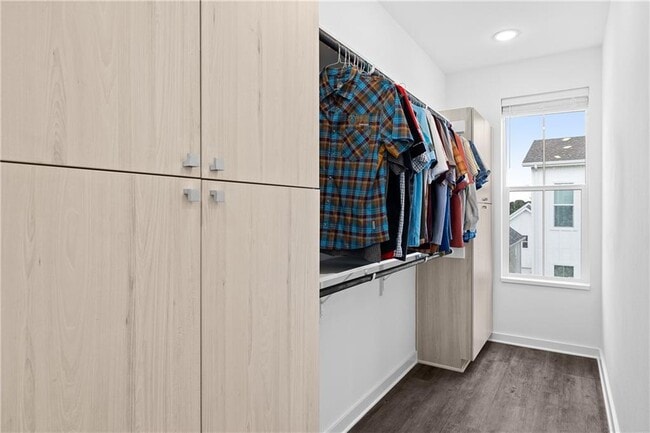 Building Photo - 2624 Metcalfe Rd