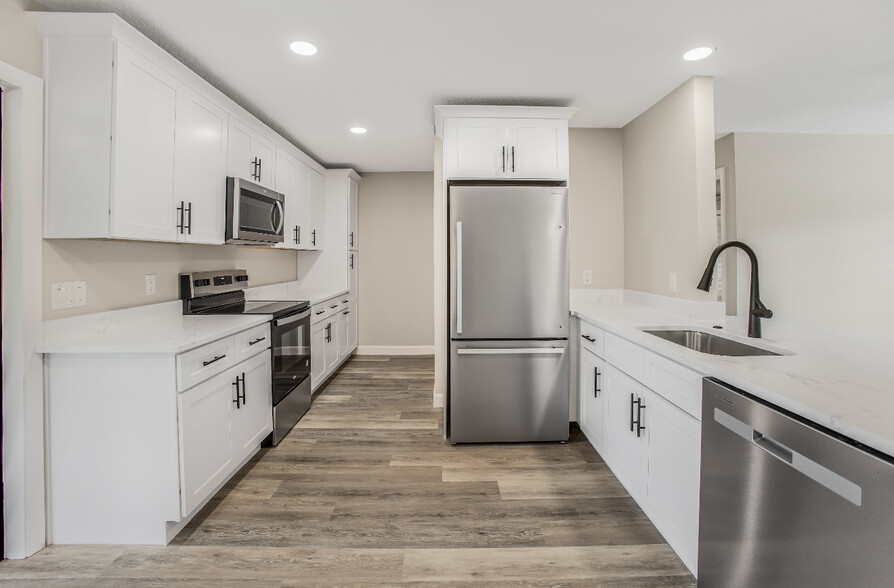 Building Photo - 2636 Mockingbird Vlg