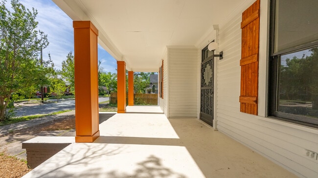 Building Photo - 2807 Beacon Ave