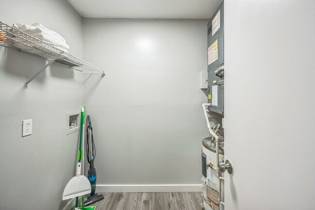 Building Photo - 2045 Kenridge Pkwy