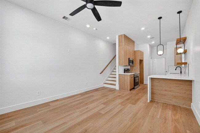 Building Photo - 7836 Nashville St