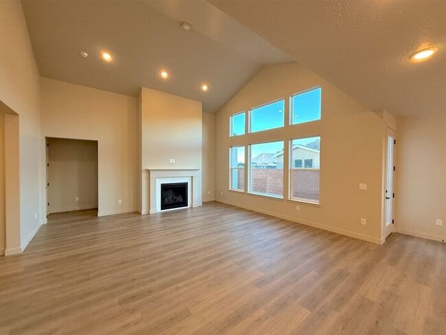 Building Photo - New 3 bed, 2.5 bath with 2 car garage home