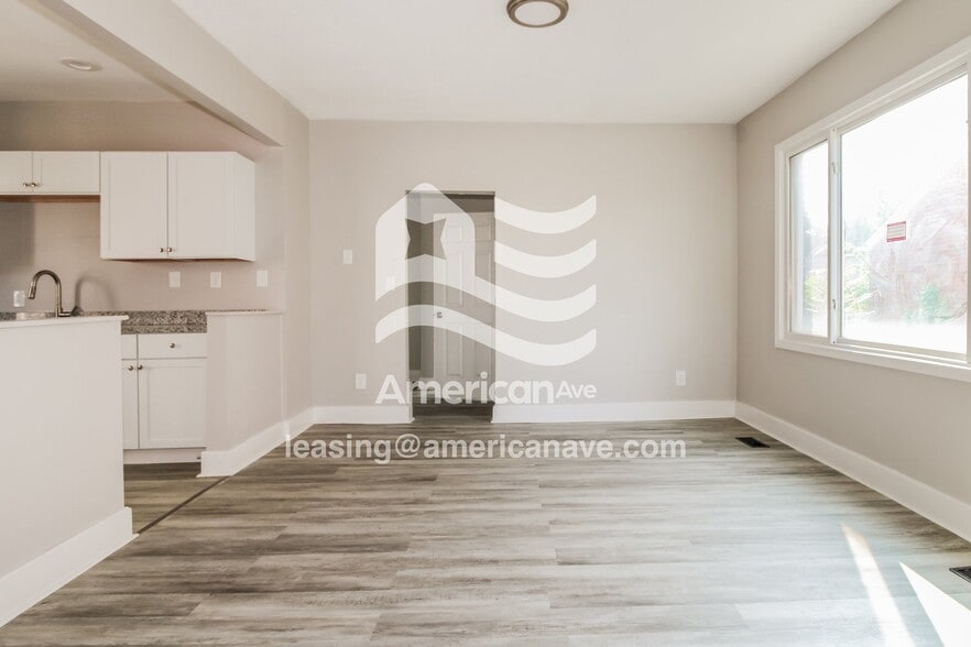 Building Photo - 4354 Somerset Ave