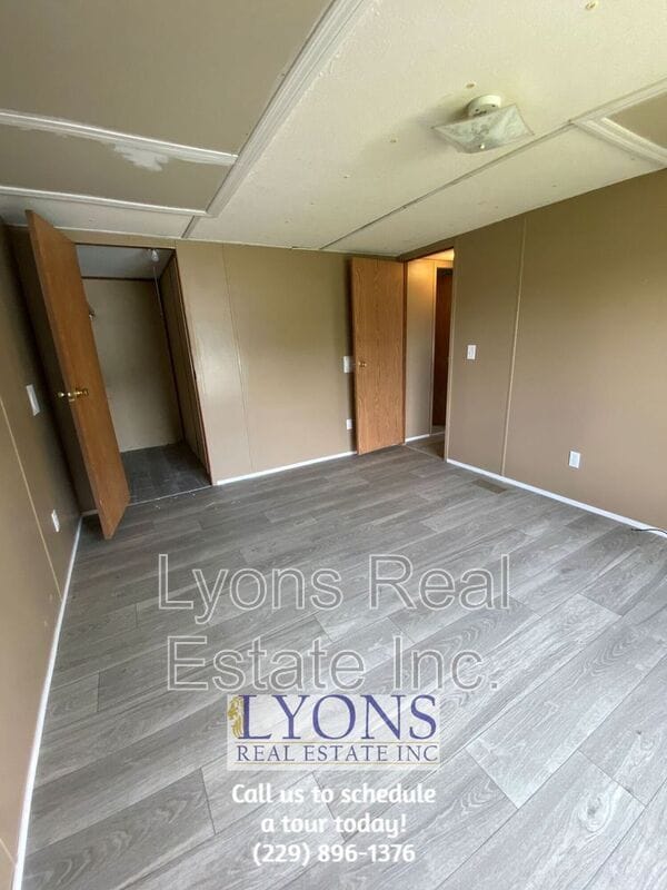 Building Photo - 502 Crestview Dr