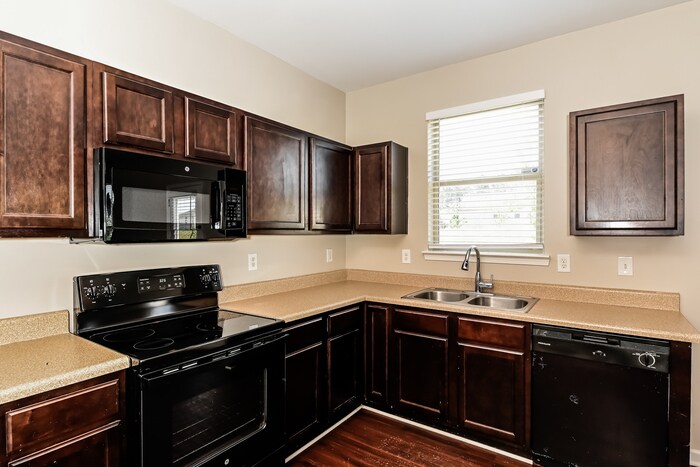 Building Photo - 166 Biscayne Terrace