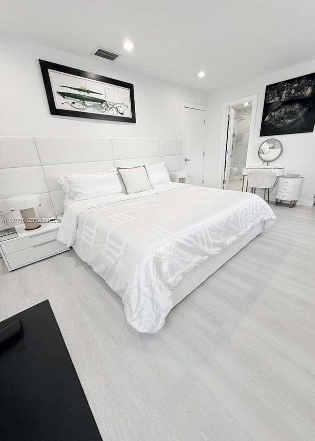 Building Photo - 9437 SW 145th Pl