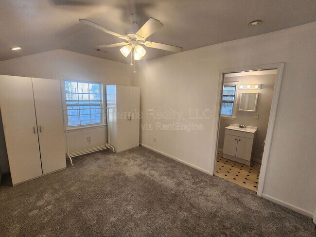 Building Photo - 1064 Curran St NW