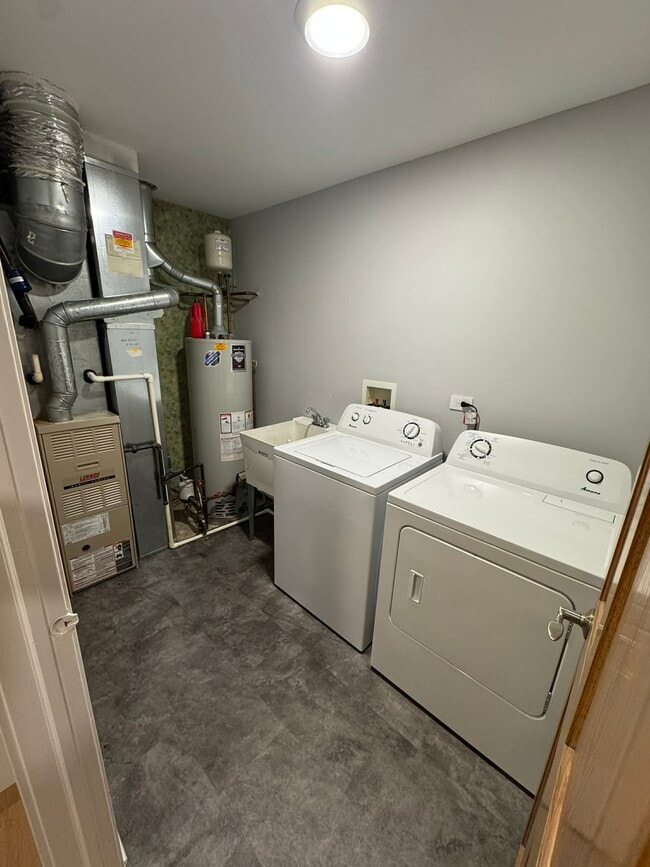 Building Photo - 2635 Loren Ln