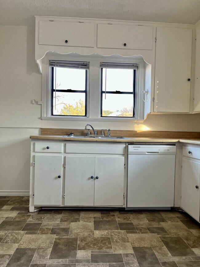 Building Photo - 2201 28th St