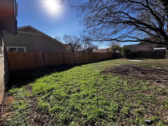 Building Photo - 2203 Donahue Ln