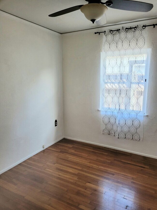 Building Photo - Charming 3 bedroom / 1 Bath House