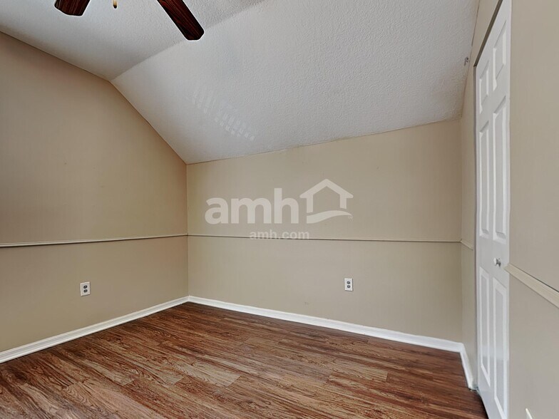 Building Photo - 10332 Summerview Cir