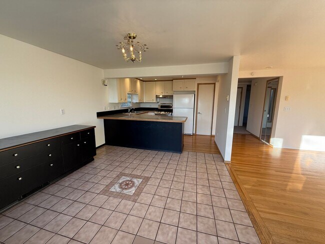 Building Photo - GOEL GUPTA