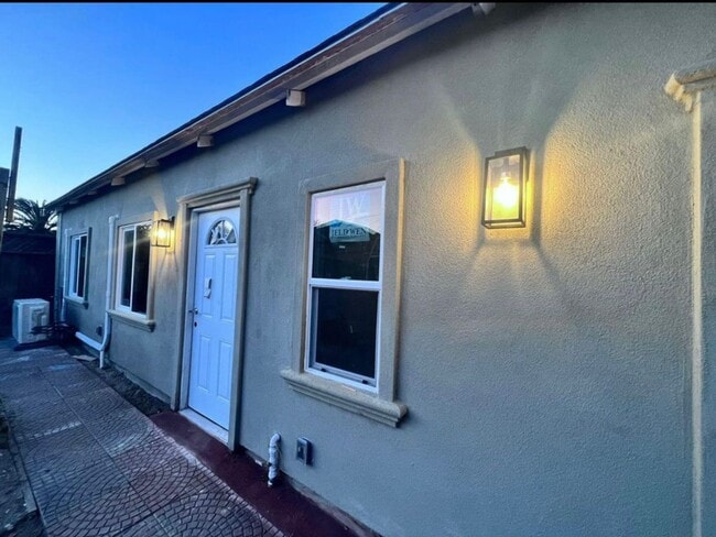 Building Photo - Brand New 1 bed, 1 Ba in-law Unit in San J...