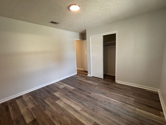 Building Photo - 3903 W 22nd St