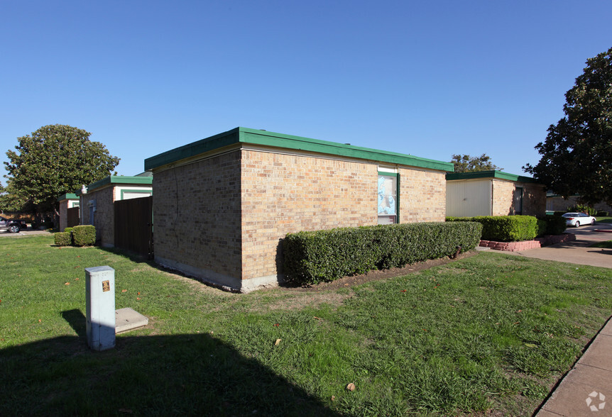 Building Photo - The Patios of McKinney