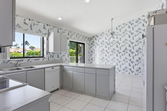 Building Photo - 9476 El Clair Ranch Rd