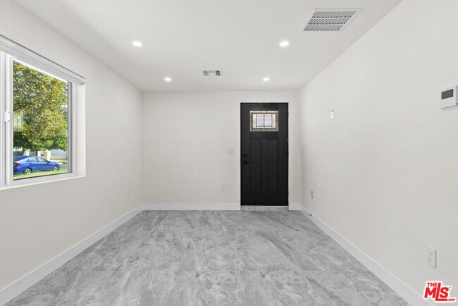 Building Photo - 16042 Knapp St