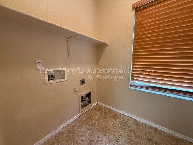 Building Photo - 9559 W Monte Vista Rd
