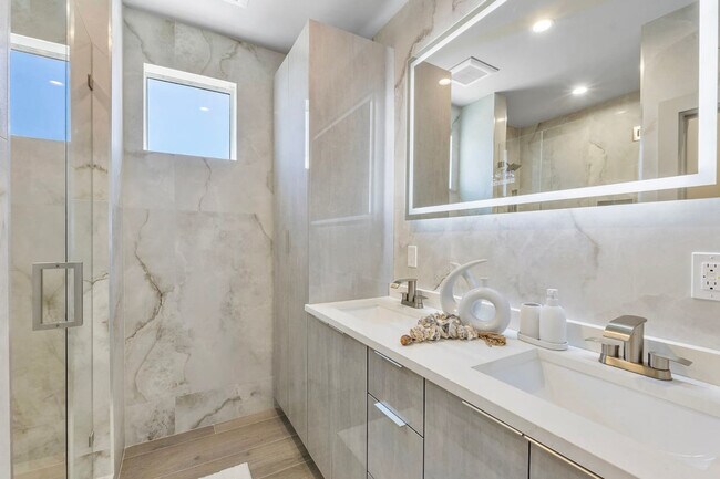 Building Photo - 99 Seaside Ave