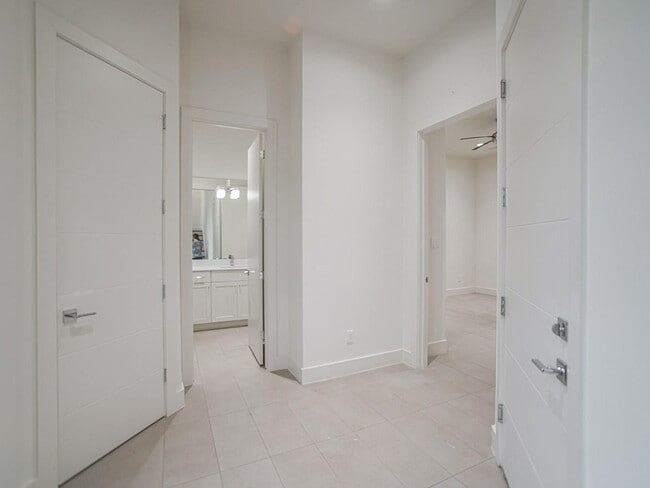 Building Photo - 2004 Rosedale St