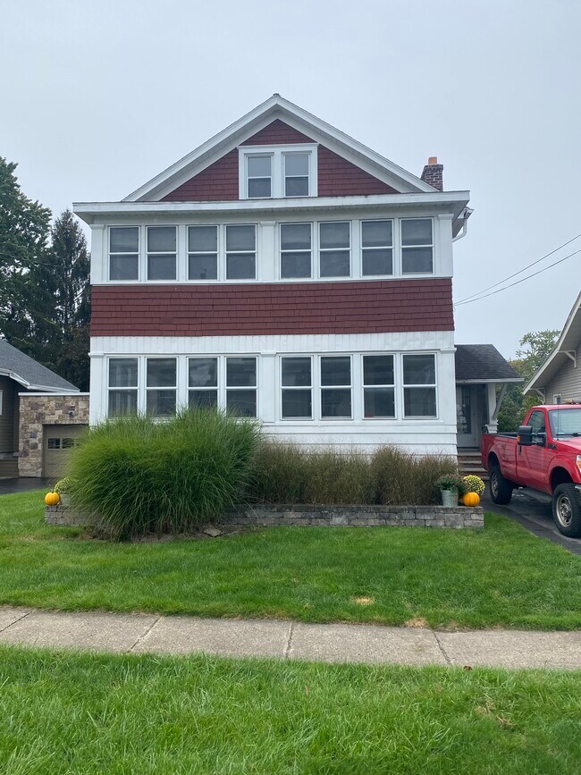 Primary Photo - 148 Mosley Dr