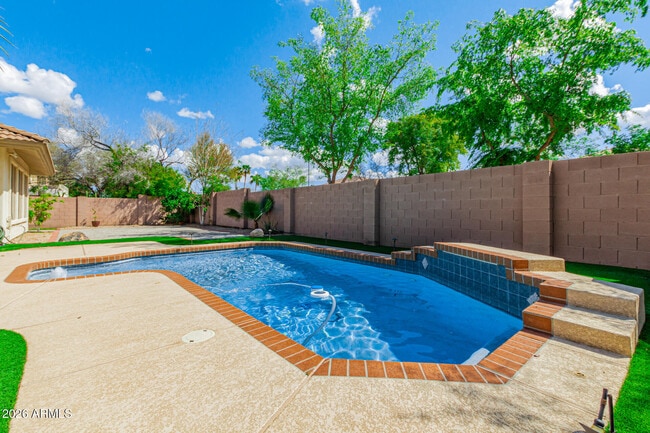 Building Photo - 1687 E Carob Dr