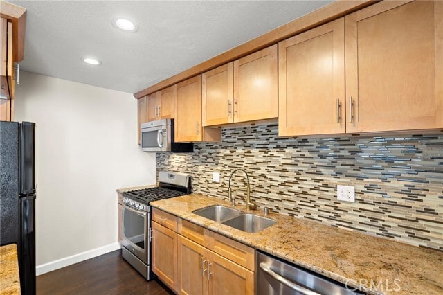 Building Photo - 16882 Ross Ln