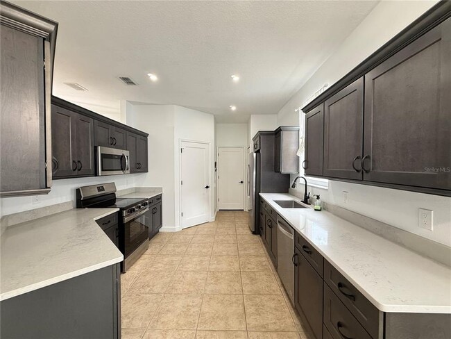 Building Photo - 1160 Cherry Valley Way