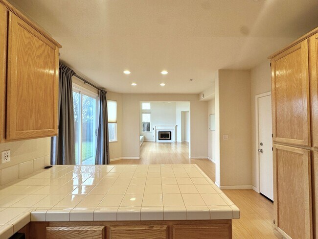 Building Photo - Coming Soon! Charming 3-Bedroom Hamilton Home