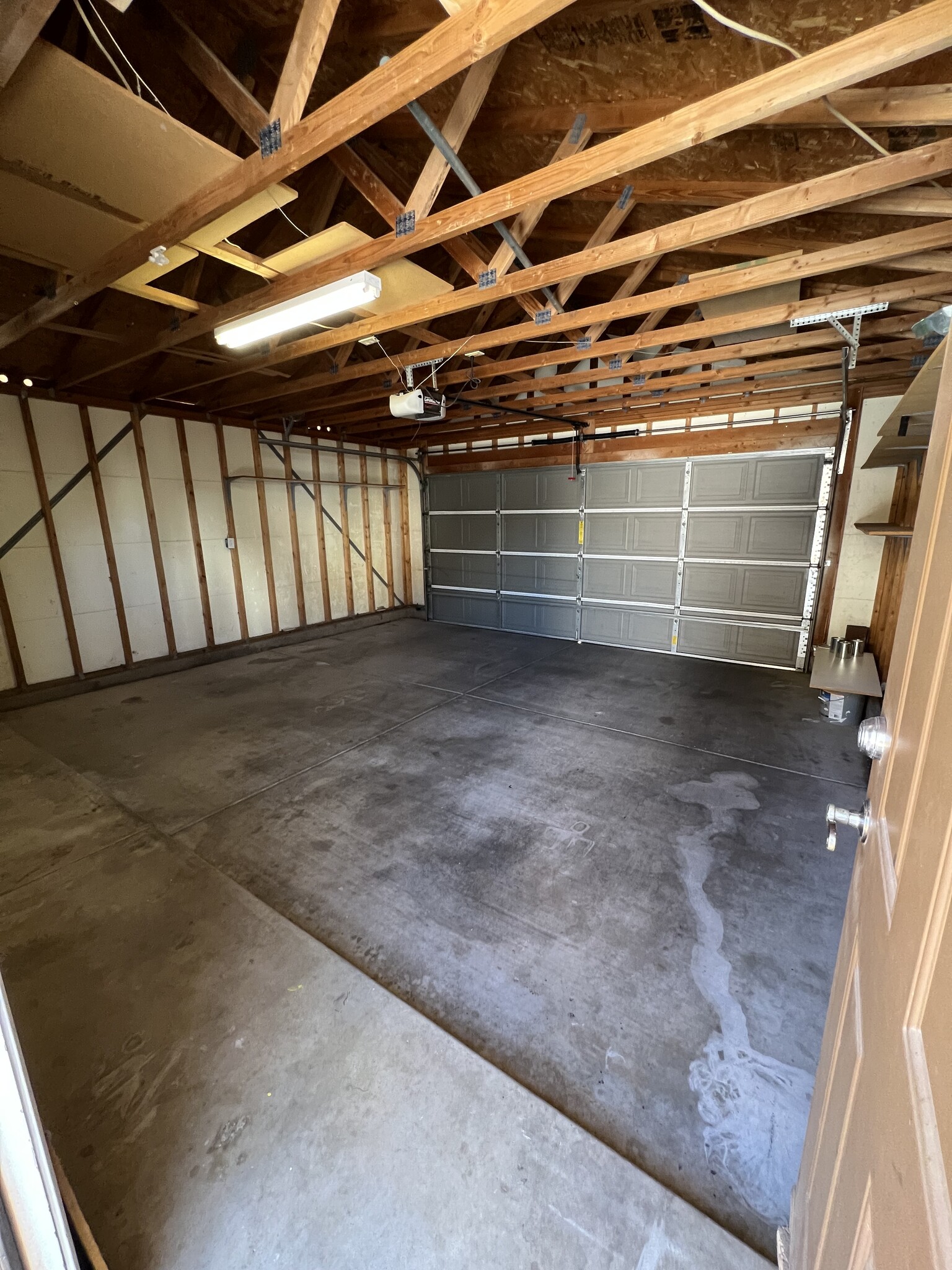 2 car garage - 635 S Vía Entrada